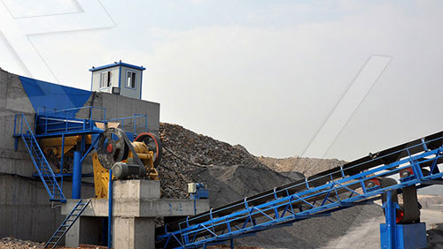 69型破碎機(jī)生產(chǎn)線(xiàn)現(xiàn)場(chǎng)作業(yè)中