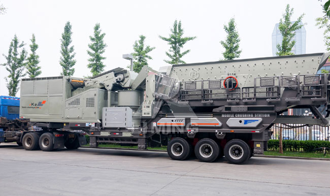 輪胎配置下的移動破碎機(jī)，只需要車頭牽引，方便將設(shè)備拉到施工混凝土破碎現(xiàn)場