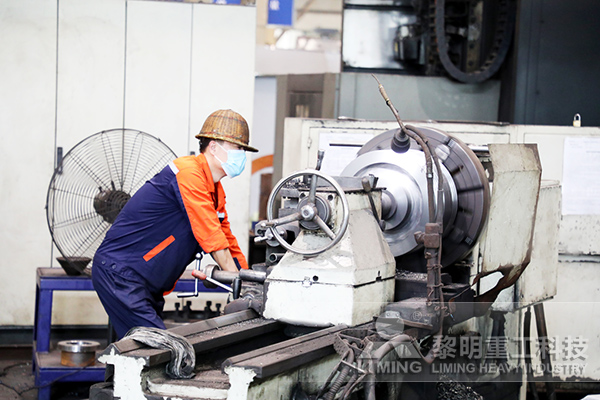 車間全天候封閉管控，生產發(fā)貨不能停2