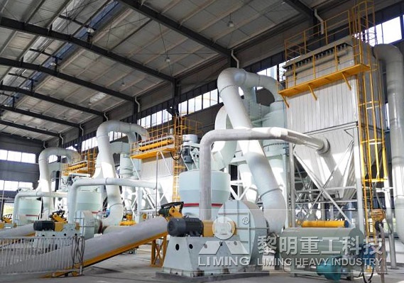 安徽時(shí)產(chǎn)200噸河卵石制砂線生產(chǎn)現(xiàn)場 時(shí)產(chǎn)27噸有機(jī)肥磨粉生產(chǎn)線