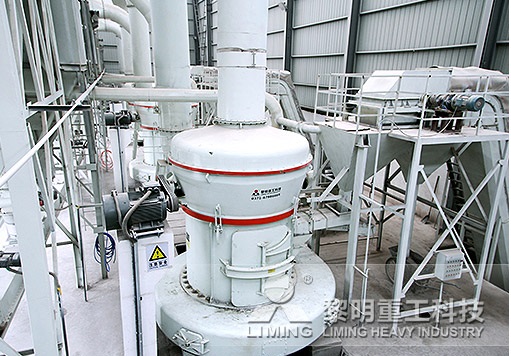 安徽客戶鵝卵石破碎生產(chǎn)線安裝中 時(shí)產(chǎn)27噸有機(jī)肥磨粉生產(chǎn)線