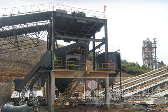 安徽客戶鵝卵石破碎生產(chǎn)線安裝中 時產(chǎn)700噸石灰石破碎生產(chǎn)線